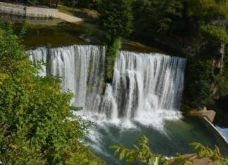 Betrayal and Dishonesty in 1913