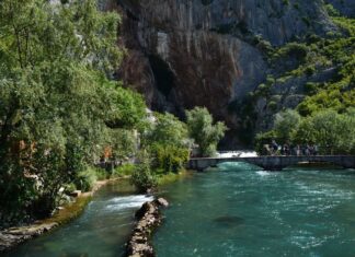 Earthquake Damage and Repairs in the Late 10th Century